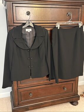 Le Suit Women's Black Skirt Suit